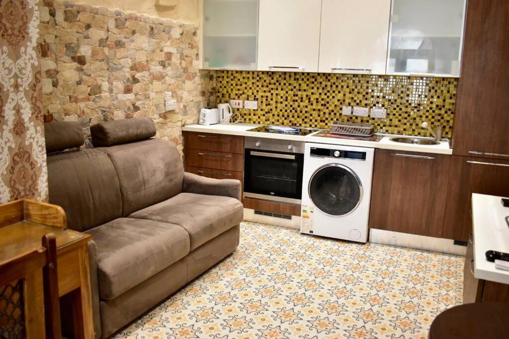 City Centre Pied-A-Terre Near Food Market And Walking Distance To Bus Terminus 瓦莱塔 外观 照片