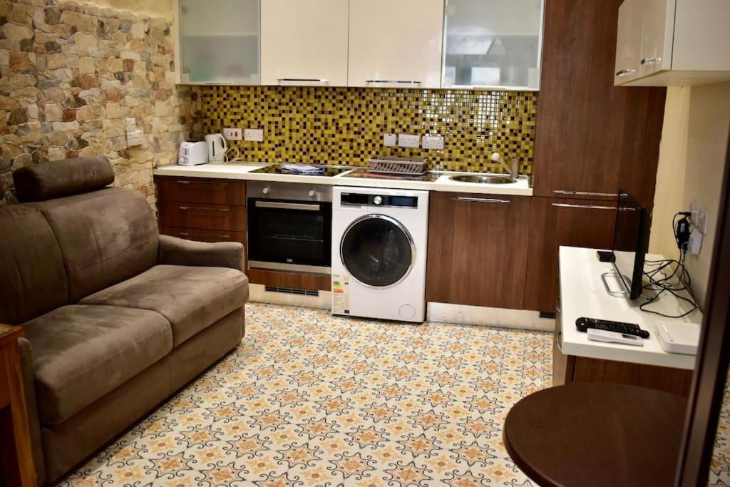 City Centre Pied-A-Terre Near Food Market And Walking Distance To Bus Terminus 瓦莱塔 外观 照片