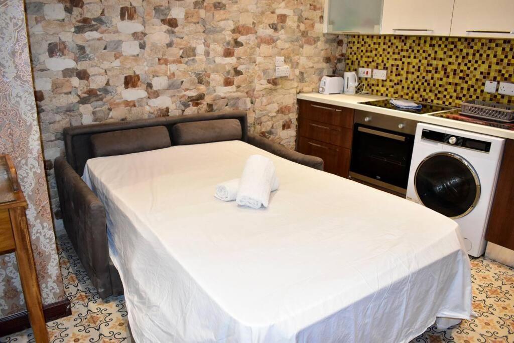 City Centre Pied-A-Terre Near Food Market And Walking Distance To Bus Terminus 瓦莱塔 外观 照片